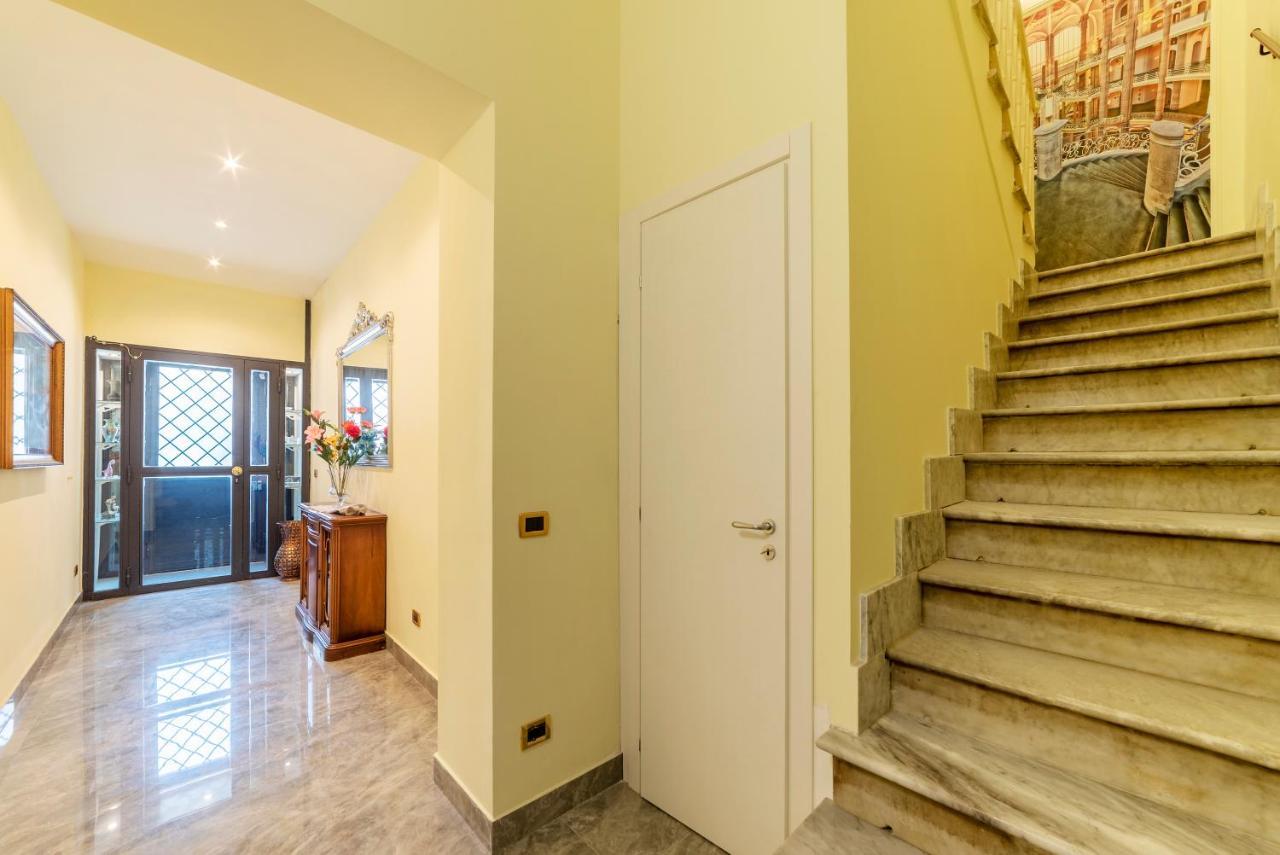 Termini Station Elegant And Roomy Apartment Roma Esterno foto